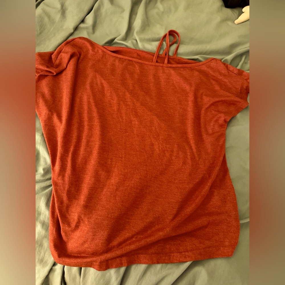 NWT Short Sleeve Top w/ Straps on Shoulder. Sz Med